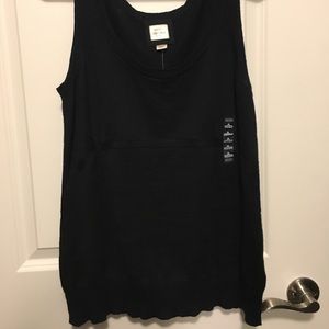Black sleeveless shirt